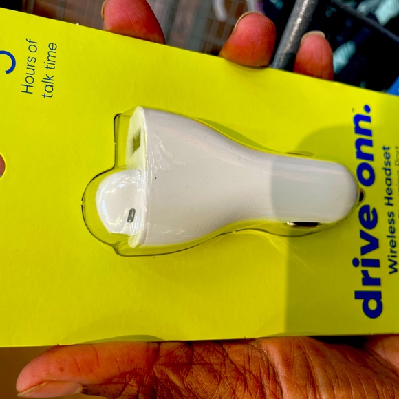 Blue tooth headset with car charger - Picture 1 of 3